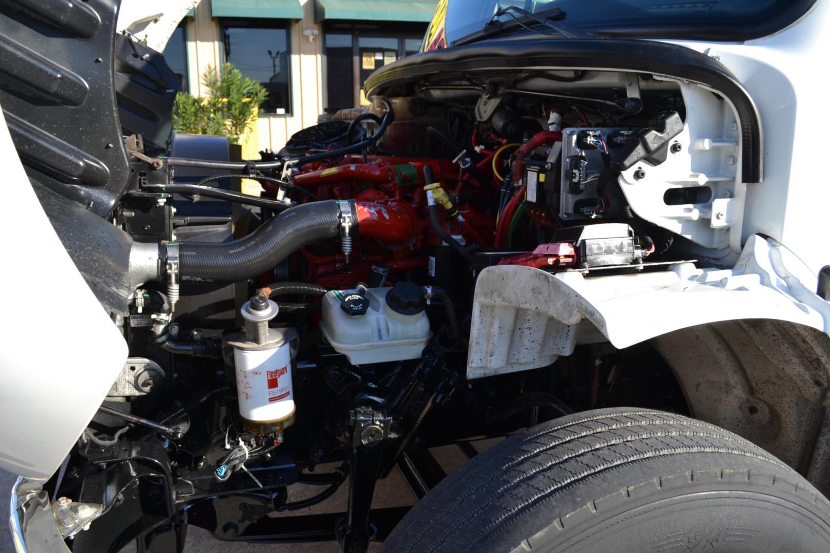 2017 WHITE /BLACK FREIGHTLINER M2-106 with an CUMMINS ISB 6.7L 260HP engine, ALLISON 2500RDS AUTOMATIC transmission, located at 9172 North Fwy, Houston, TX, 77037, (713) 910-6868, 29.887470, -95.411903 - 26,000LB GVWR NON CDL , MORGAN 26FT BOX, 13FT CLEARANCE, HEIGHT 103" X WIDTH 102", AIR RIDE, EXTENDED CAB BENCH SEAT, 80 GALLON FUEL TANK, POWER WINDOWS, LOCKS, & MIRRORS, COLD A/C, MAXON 3,000LB CAPACITY ALUMINUM LIFT GATE - Photo#5